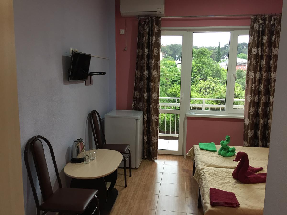 Dionisy Guest House Pizunda Exterior foto